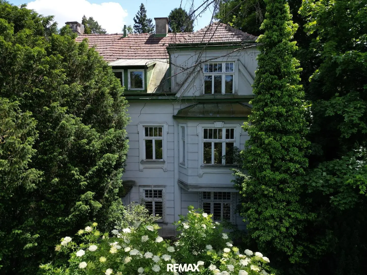 Single family house for renovation old building jewel in Dornbach