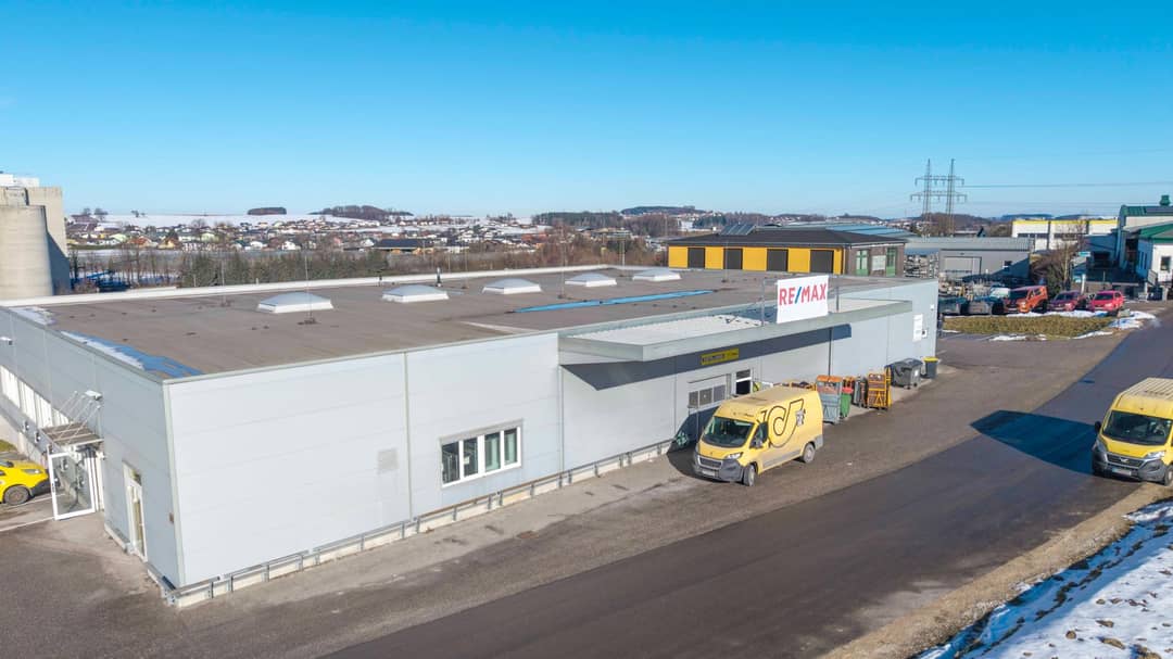 Gewerbehalle in Gmunden, ca. 980 m² Nutzfläche, 53 Stellplätze