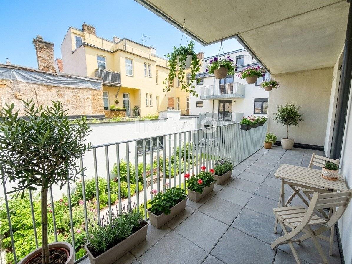 Apartment in brand new condition with loggia and open kitchen near Schönbrunn