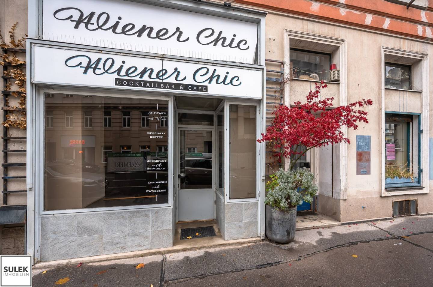 Available now: approx. 115 m² large commercial premises PopUp / office / small cafe etc. No gastronomy Video viewing High-traffic location on Schönbrunner Straße