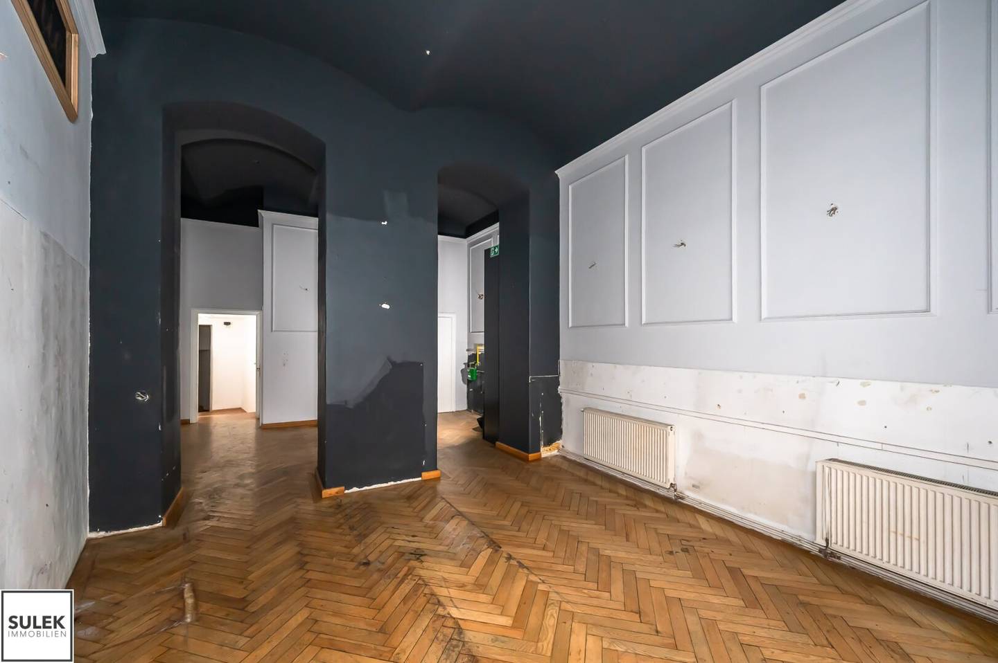 Available now: approx. 115 m² large commercial premises PopUp / office / small cafe etc. No gastronomy Video viewing High-traffic location on Schönbrunner Straße
