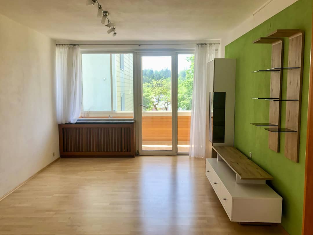 Erdgeschosswohnung mit Loggia und Garage in ruhiger Lage