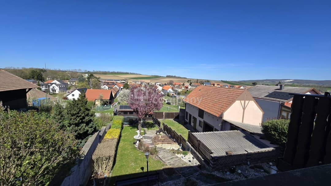 Landhaus in Zillingtal bei Eisenstadt mit Loggia, Pool und Garten