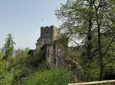 Burgruine in Stadtnähe – Investment mit außergewöhnlichem Potenzial