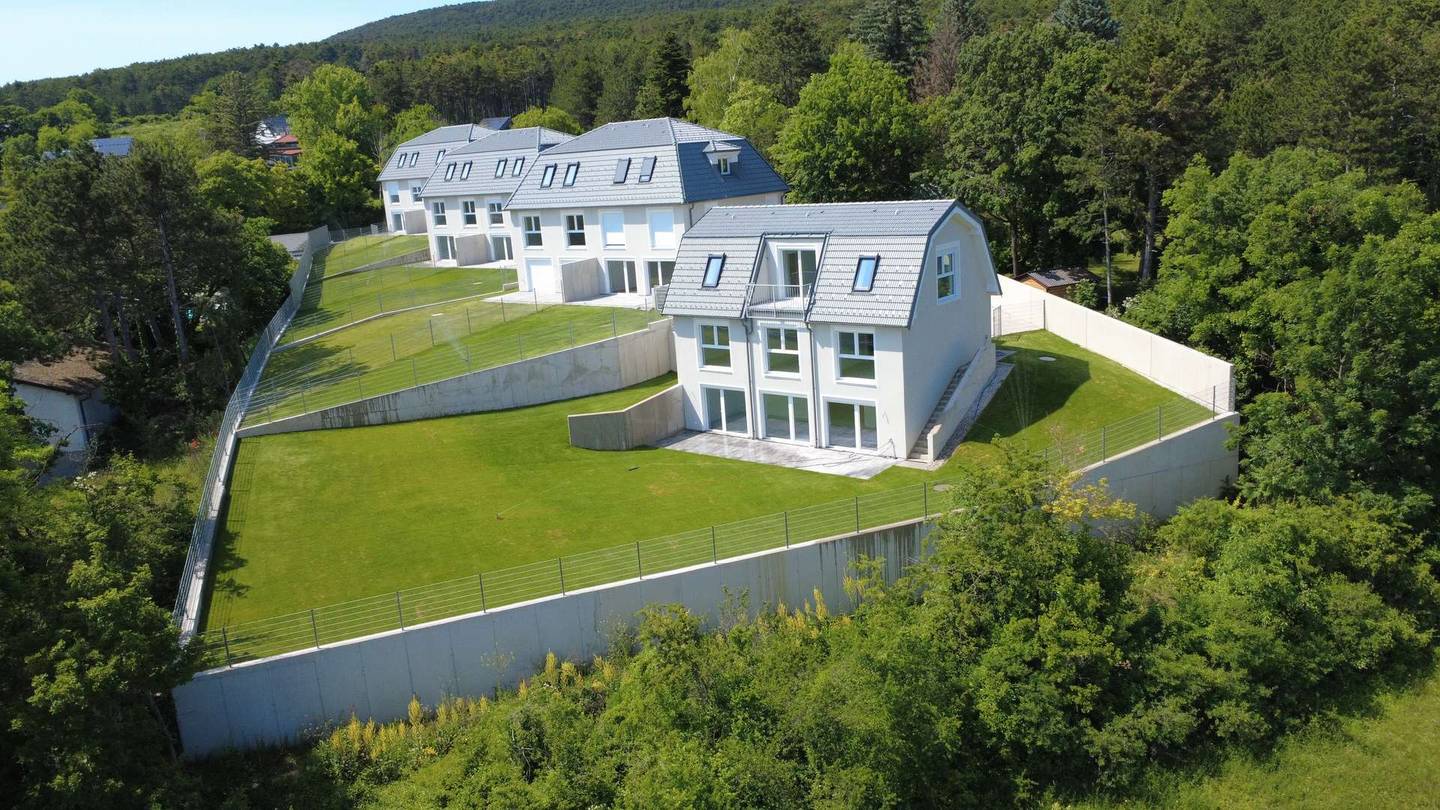 NEUE PREISE! Großzügige Doppelhaushälfte in Bad Fischau
