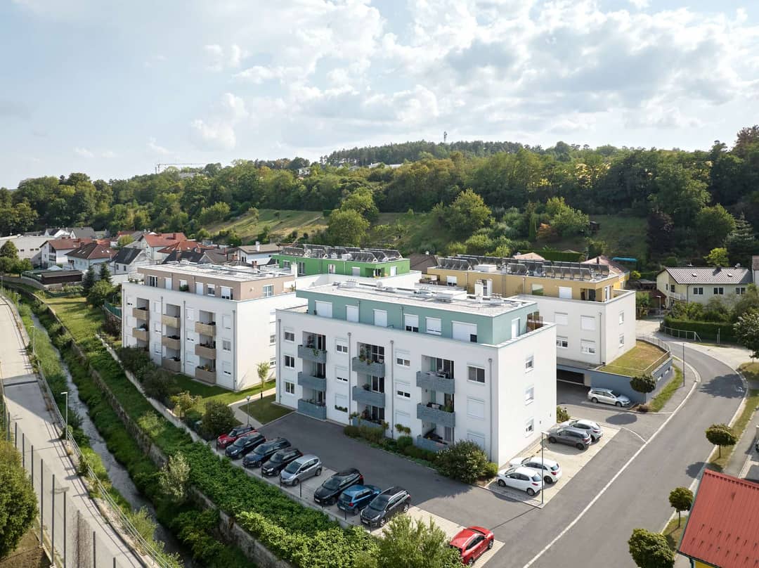 Wohnung with elevator and balcony central