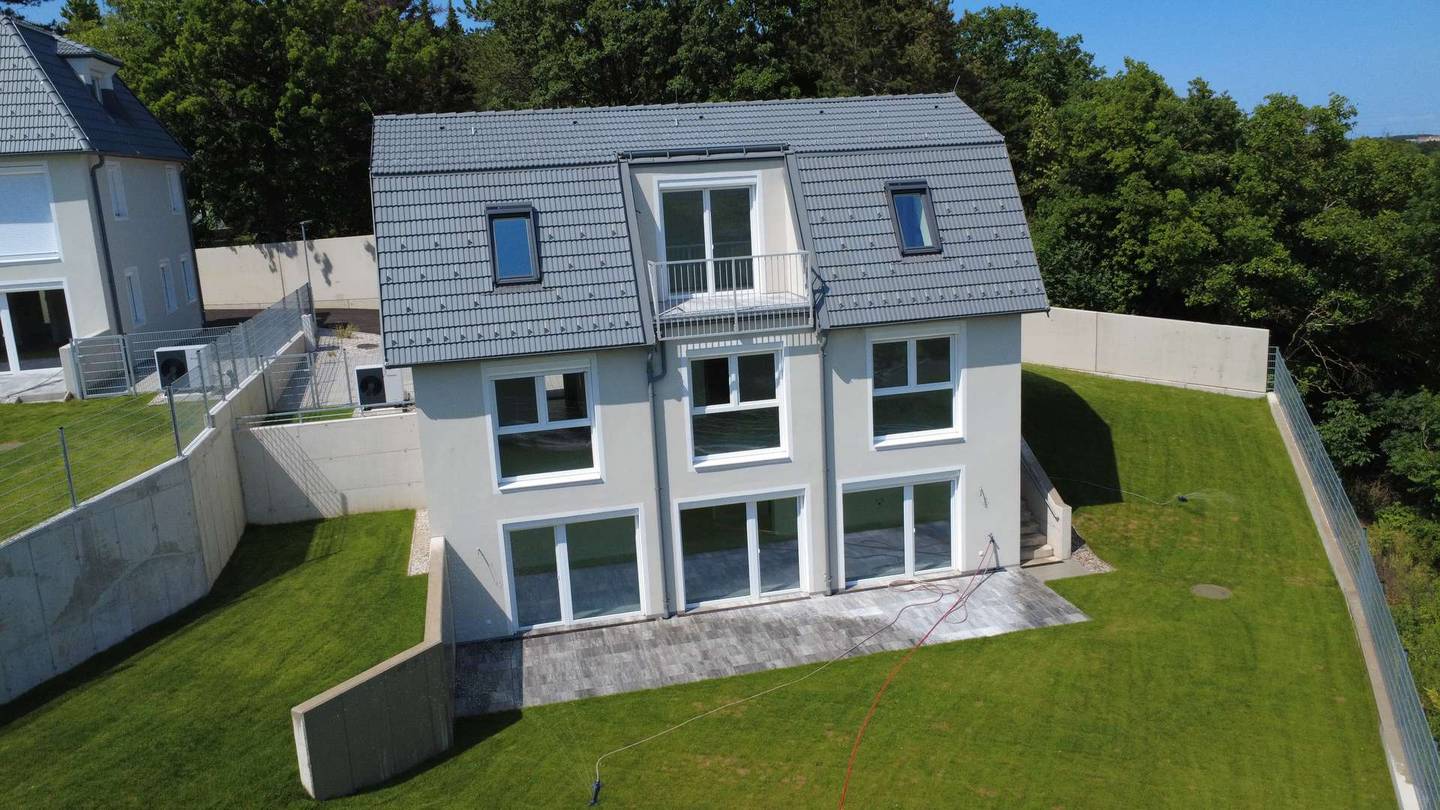 NEUER PREIS! Großzügiges Einzelhaus in Bad Fischau mit wunderschöner Aussicht