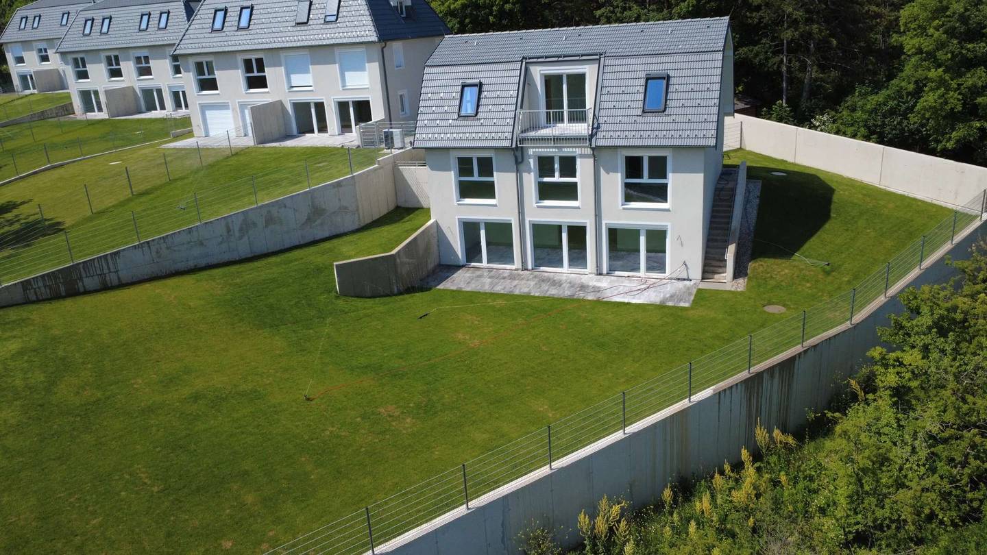 NEUER PREIS! Großzügiges Einzelhaus in Bad Fischau mit wunderschöner Aussicht
