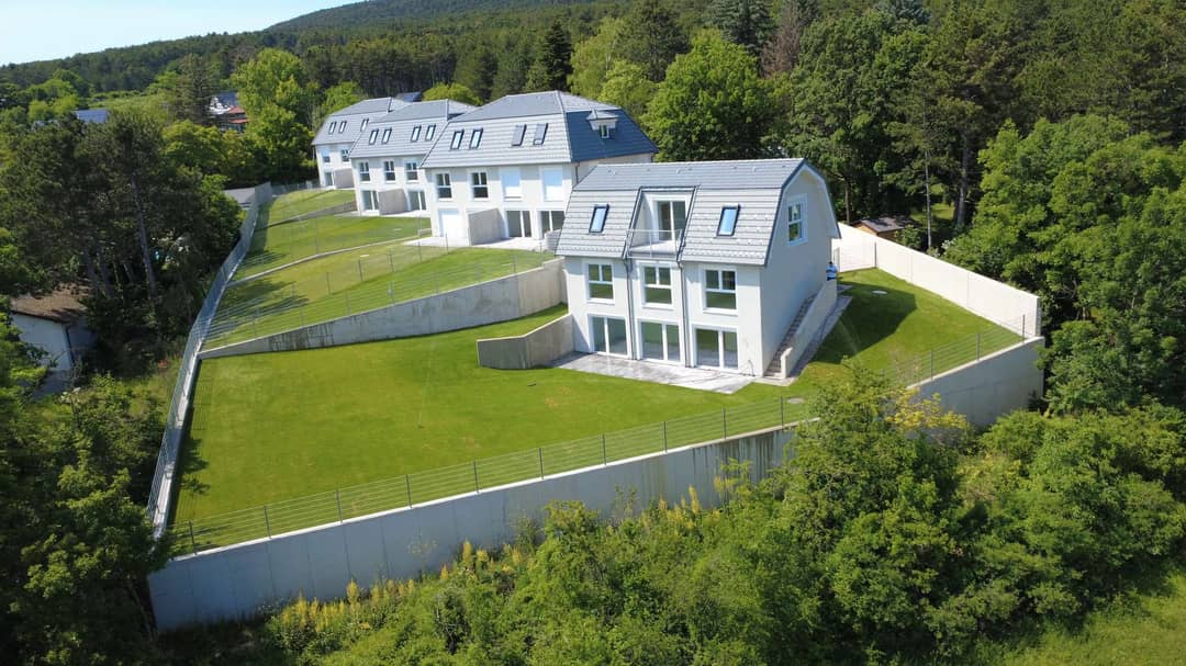 Großzügige Doppelhaushälfte in Bad Fischau – Erstbezug, 5 Zimmer, Garten