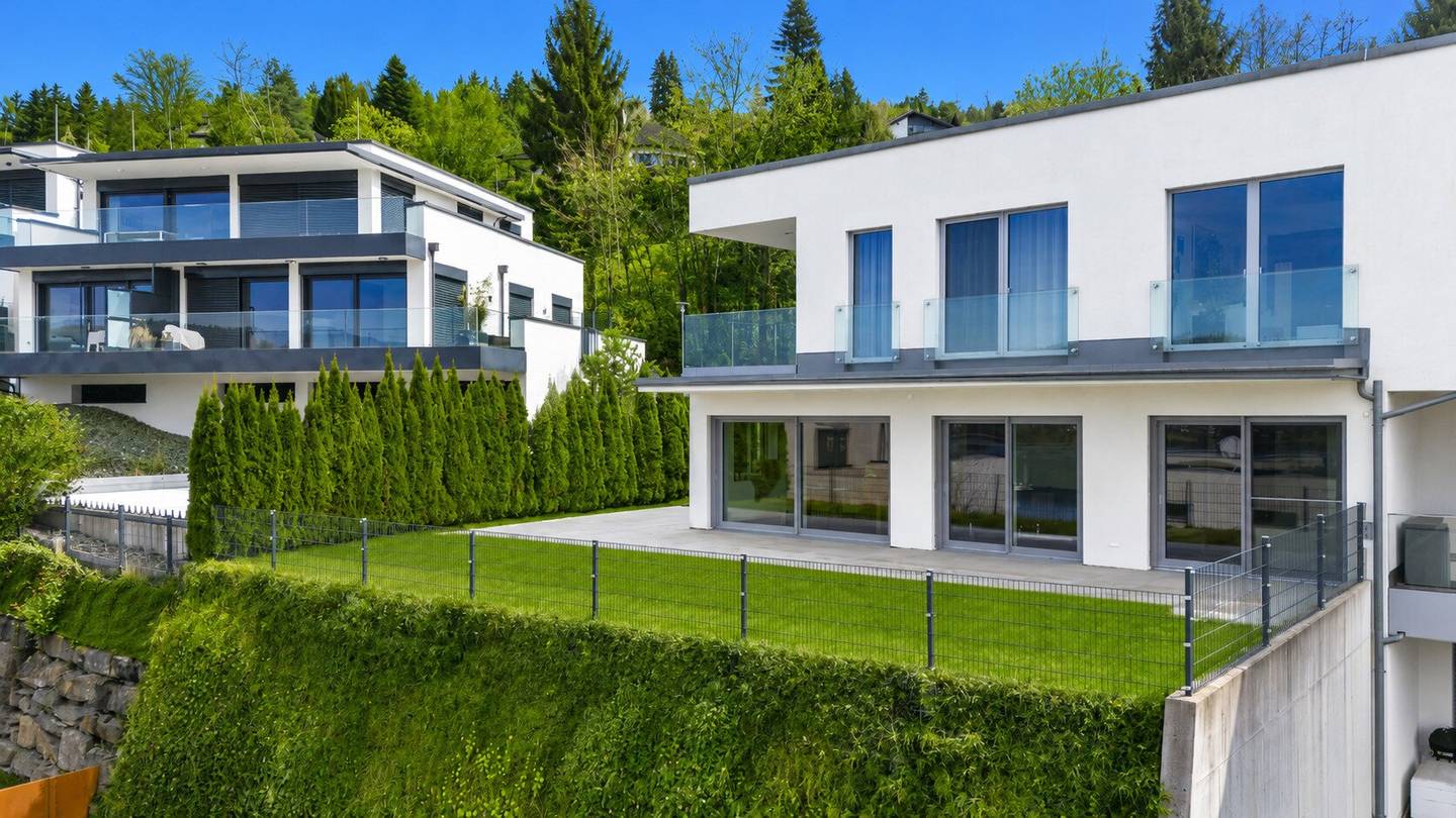 Lake view apartment with lake access and terrace
