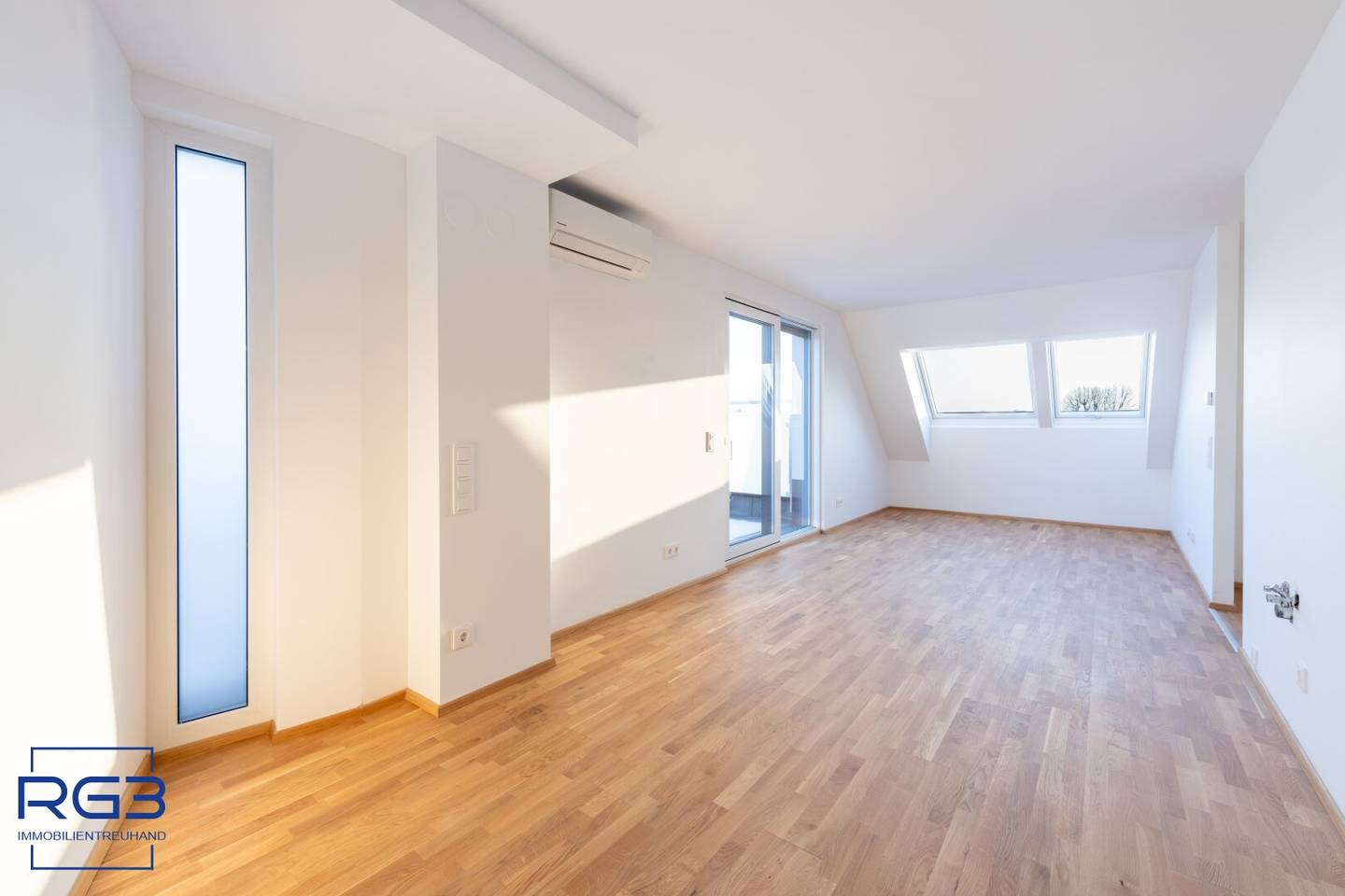 Panoramic top-floor apartment in 1220 Vienna: First occupancy with 4 terraces.