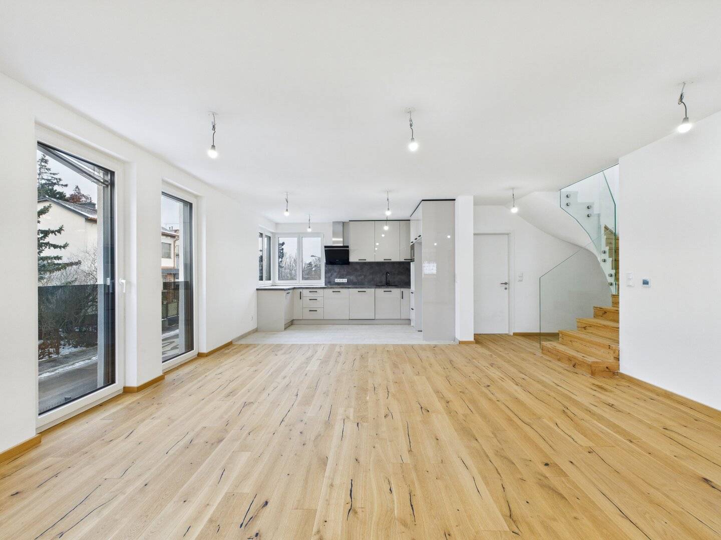 Maisonette apartment brand new with garden