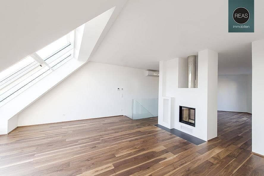 Top floor apartment with fireplace and terraces