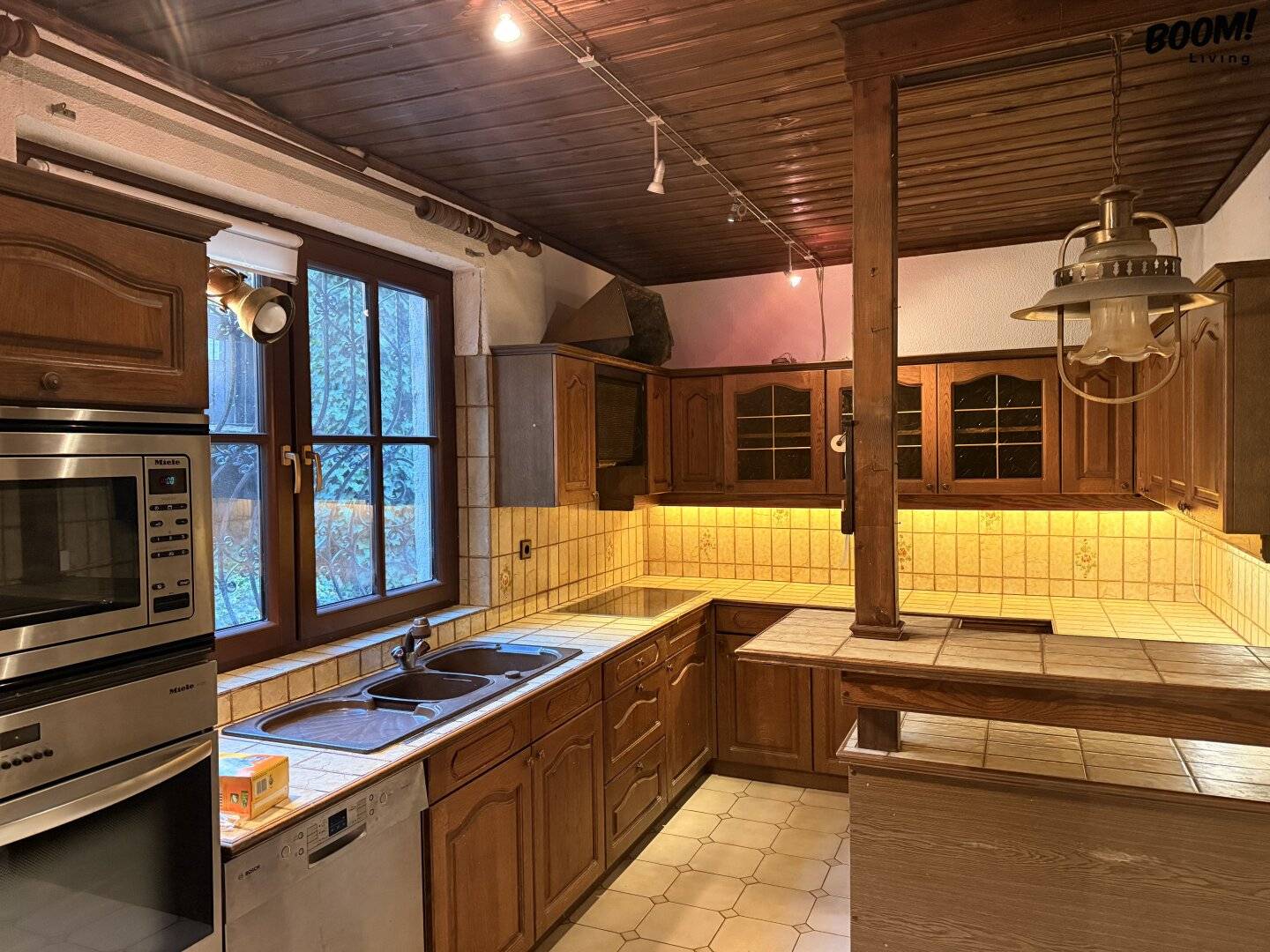 Einfamilienhaus mit Garten und Balkon in ruhiger Wienerwald Lage