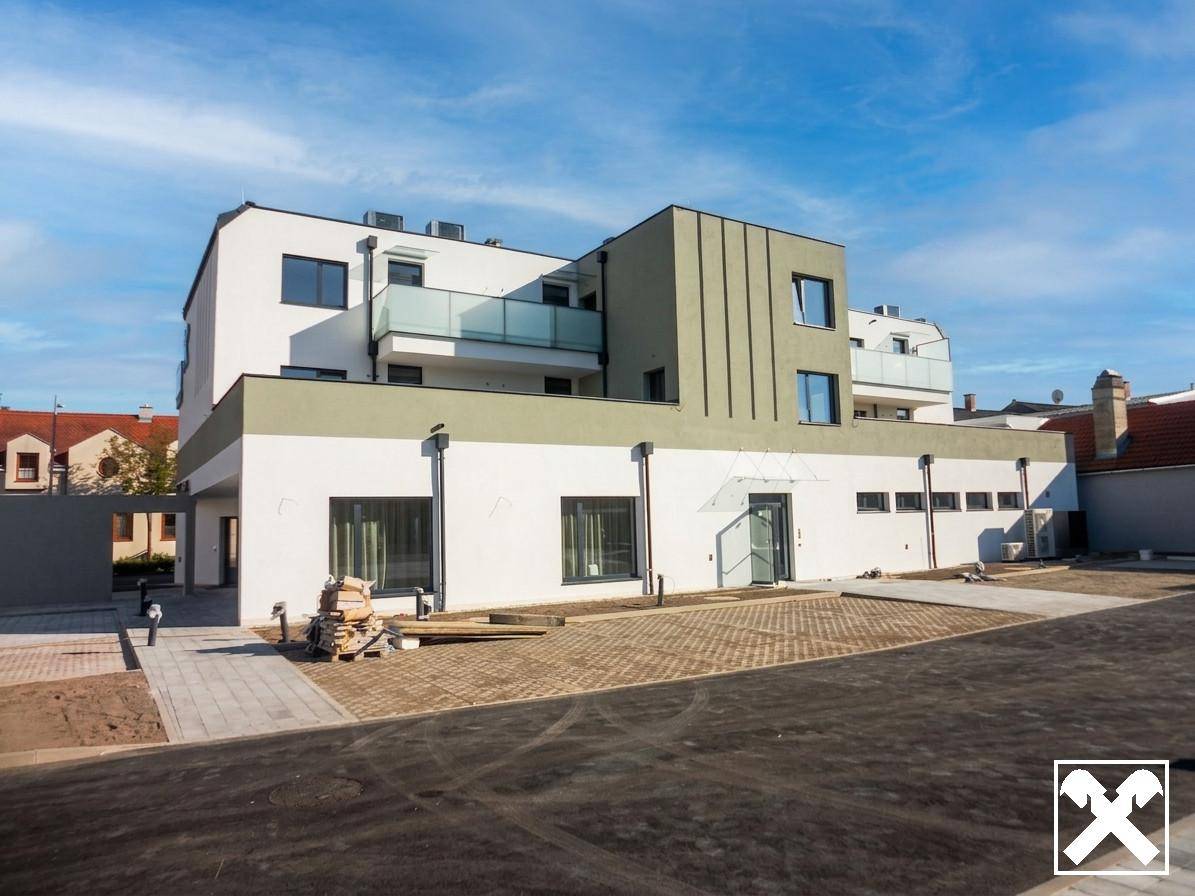 Newly built apartment with loggia and parking included