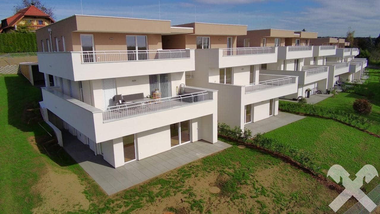 Ground floor apartment with large garden and view