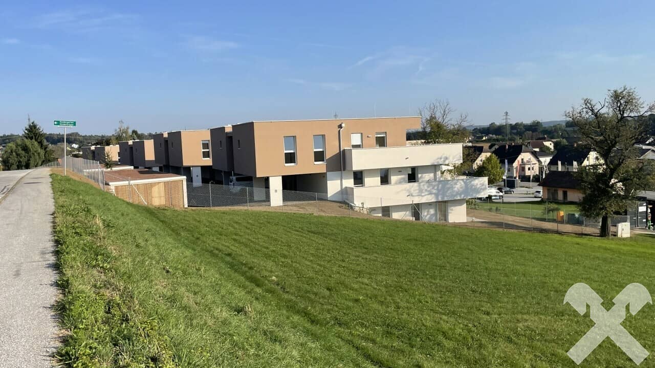 Ground floor apartment with large garden and view
