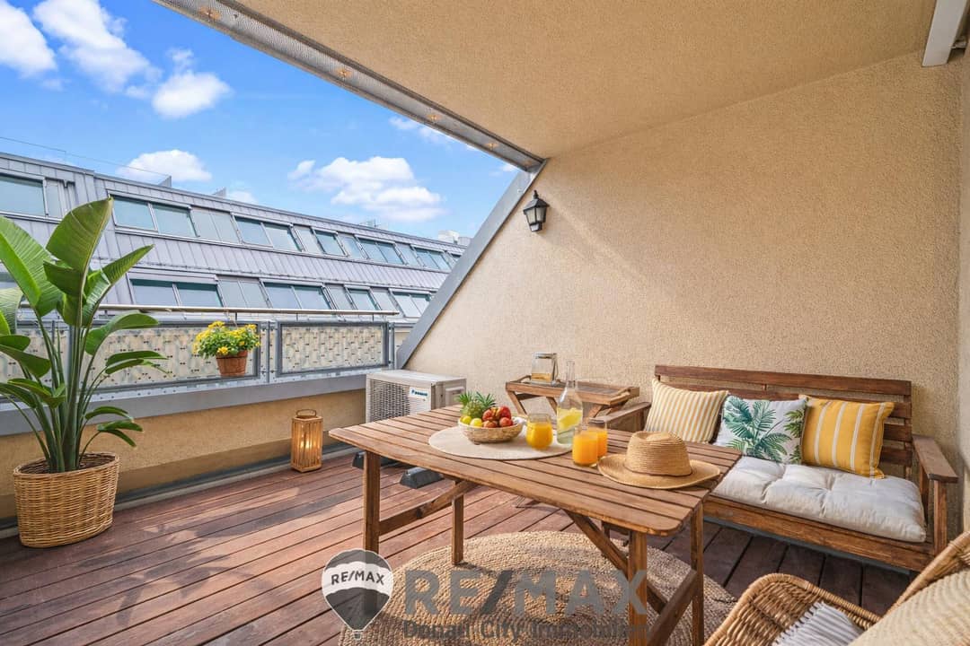 Dachgeschosswohnung with loggia and terrace quiet