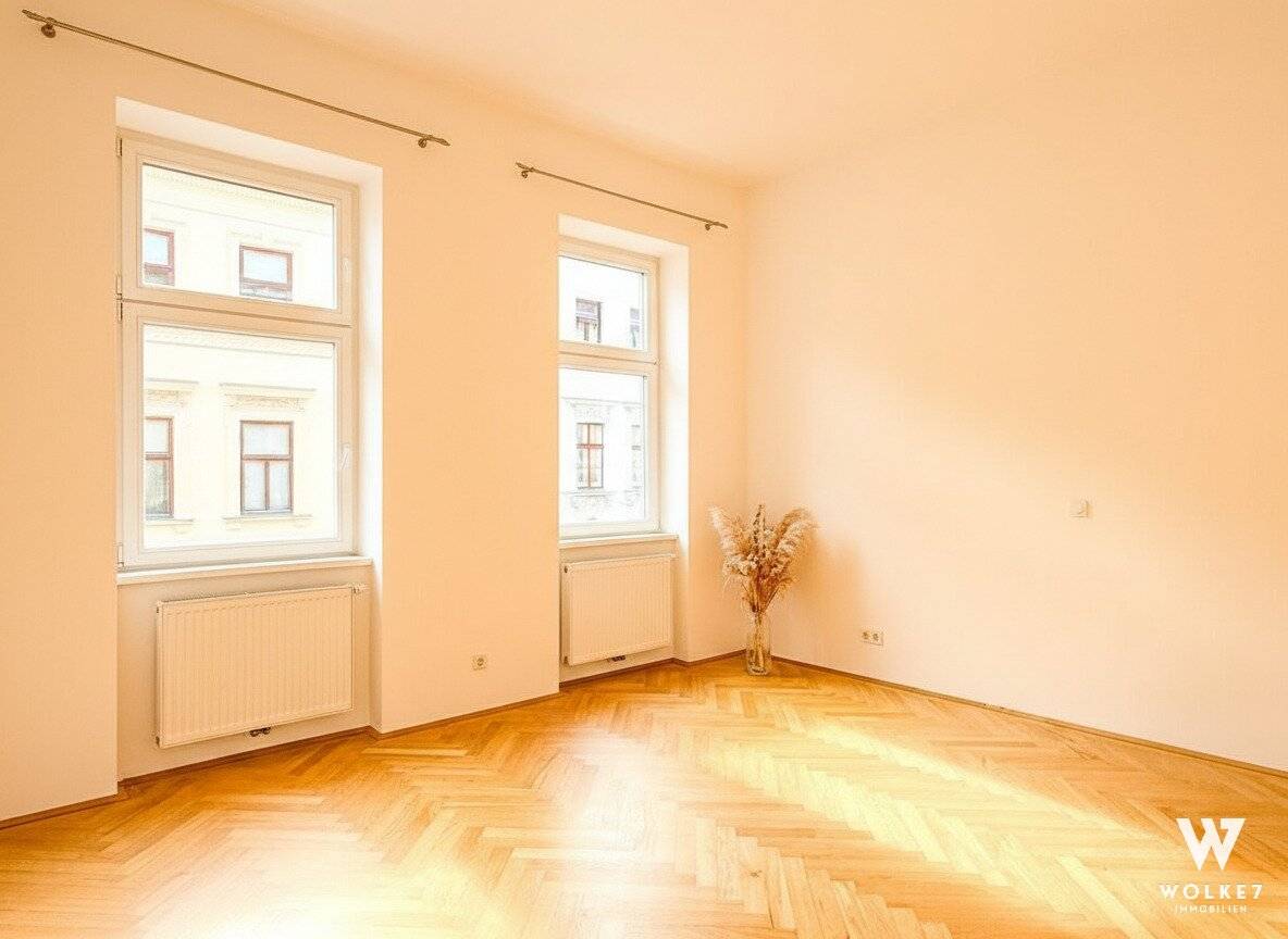 Apartment with lift in renovated historic building near Eurospar