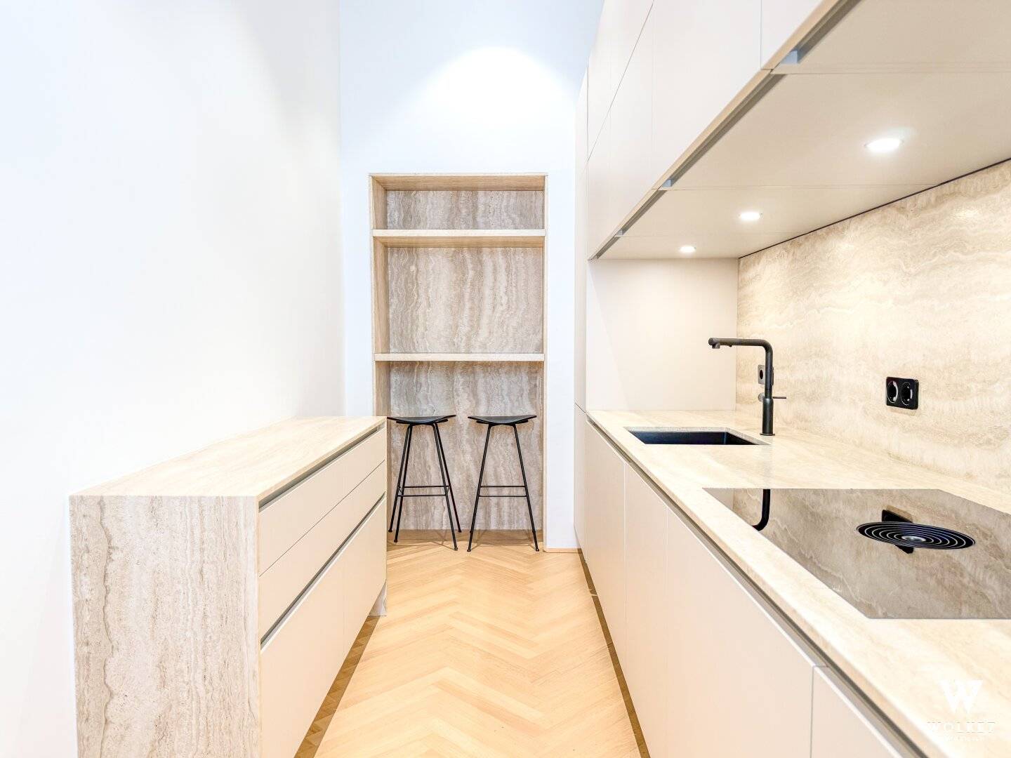 Apartment with lift in renovated historic building near Eurospar
