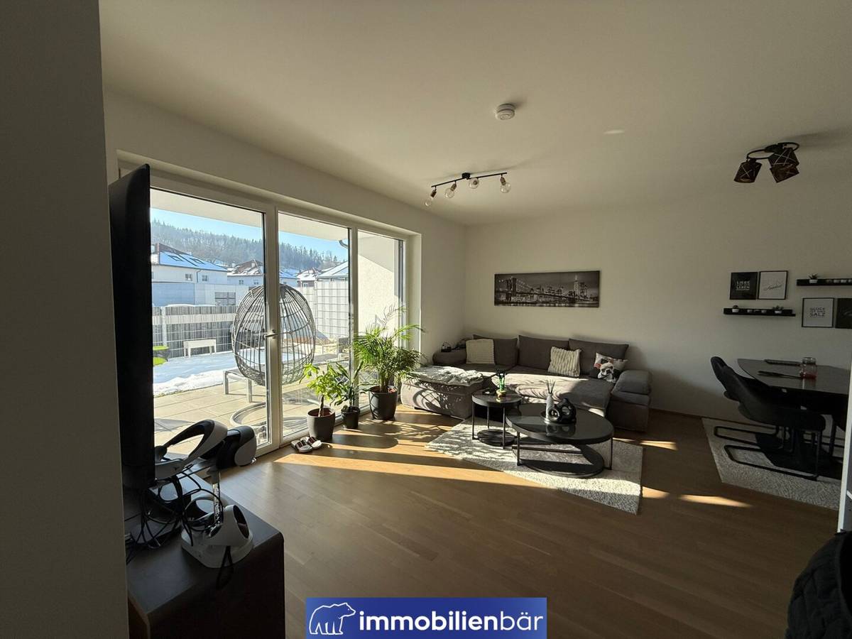 Moderne Gartenwohnung in Schlüßlberg mit 1 Tiefgaragenplatz und Balkon