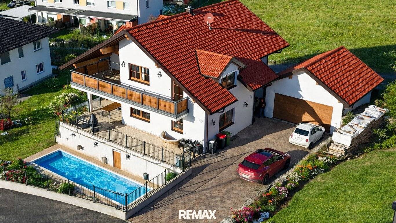 Modern single-family house with a granny flat, pool and high-quality fittings in Eggelsberg near Salzburg