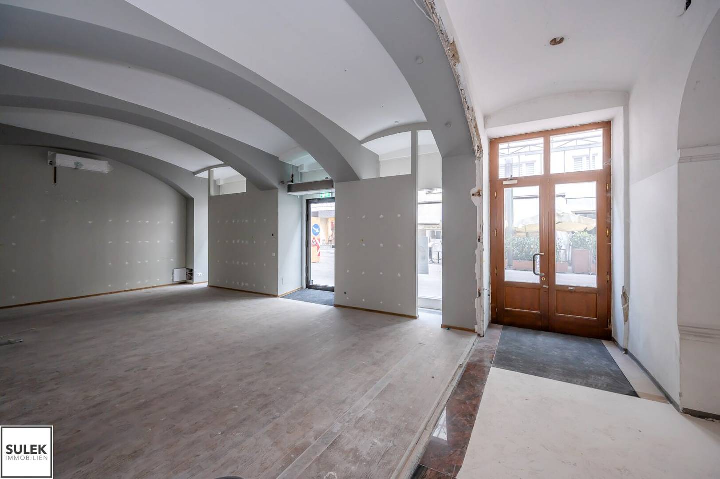 Geschäftslokal in Bestlage – 116 m², 3 Räume, nahe Staatsoper