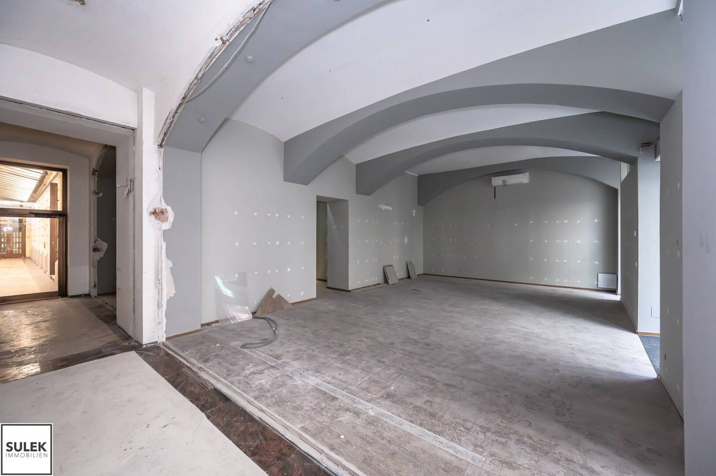 Geschäftslokal in Bestlage – 116 m², 3 Räume, nahe Staatsoper