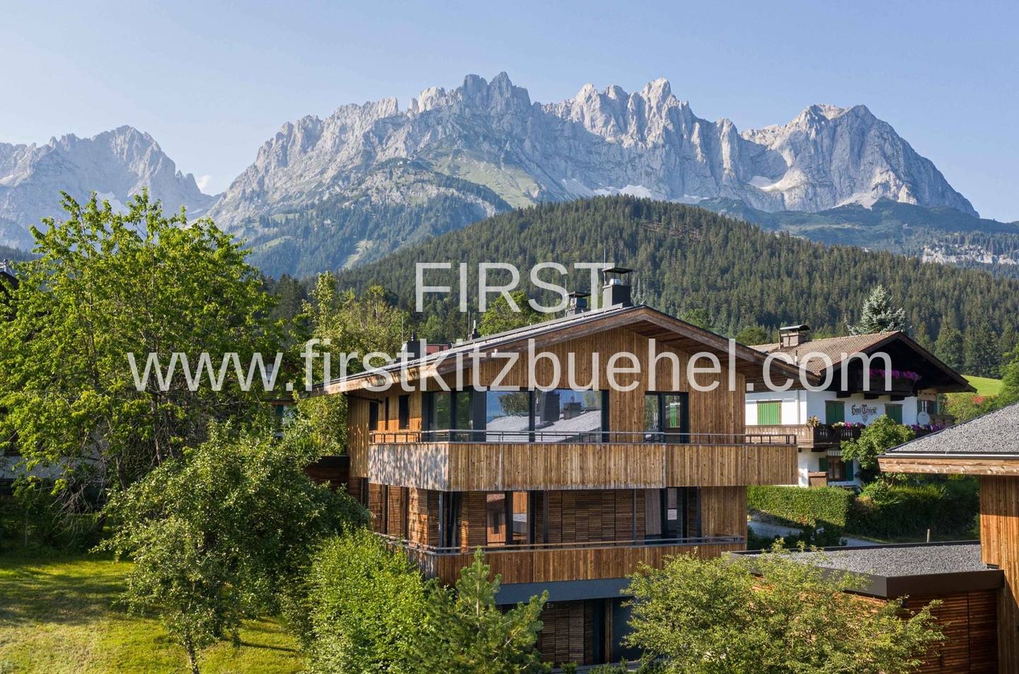 Chalet in Going am Wilden Kaiser mit Wellnessbereich und Bergblick