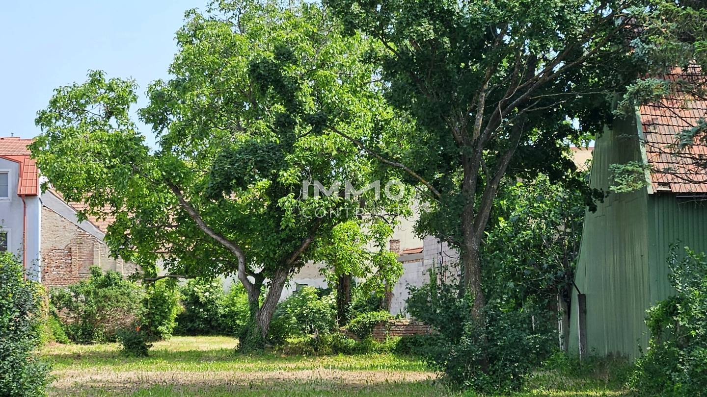 No extra costs for planning and connections: 3,014 m² developer plot with approved residential project