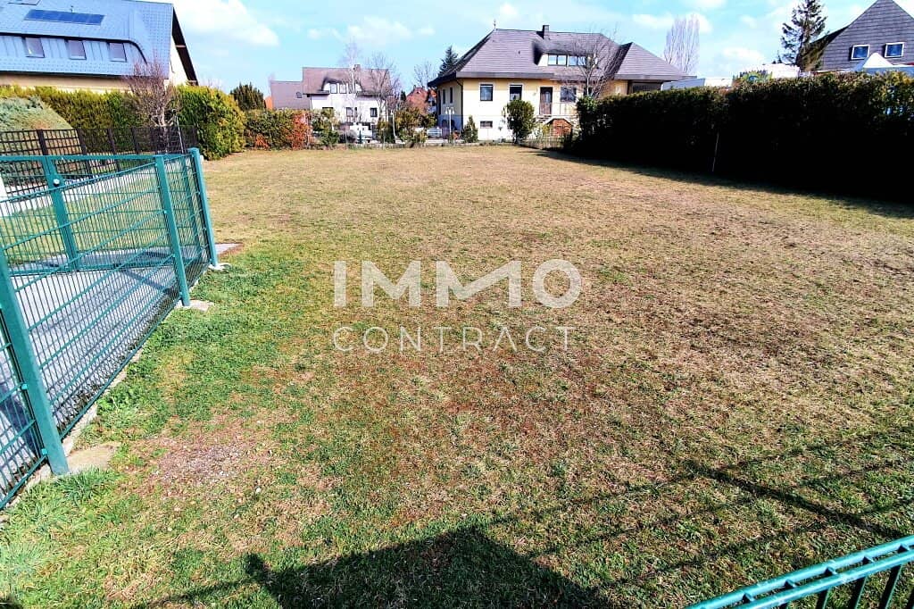 Dreamlike flat plot of land in a quiet, sunny residential area near GC Fontana