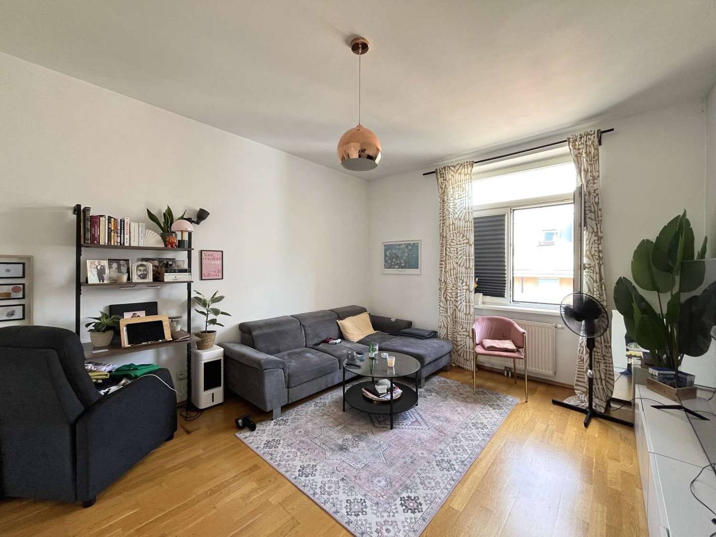 Long term tenanted loggia apartment inner city