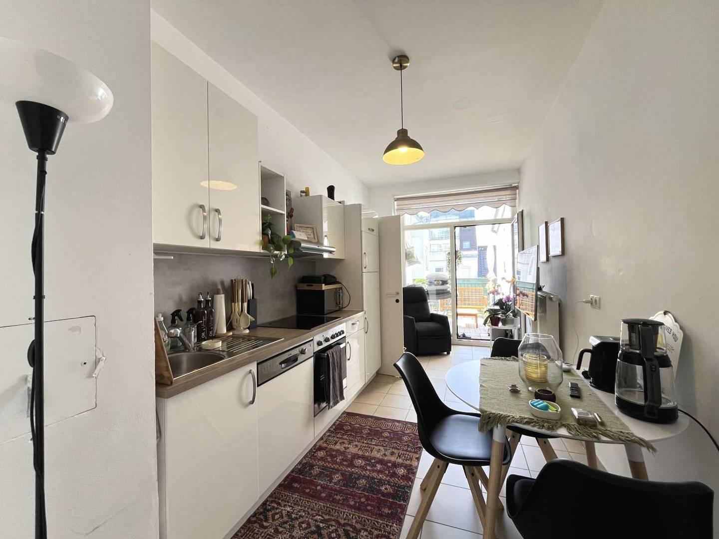 Long term tenanted loggia apartment inner city