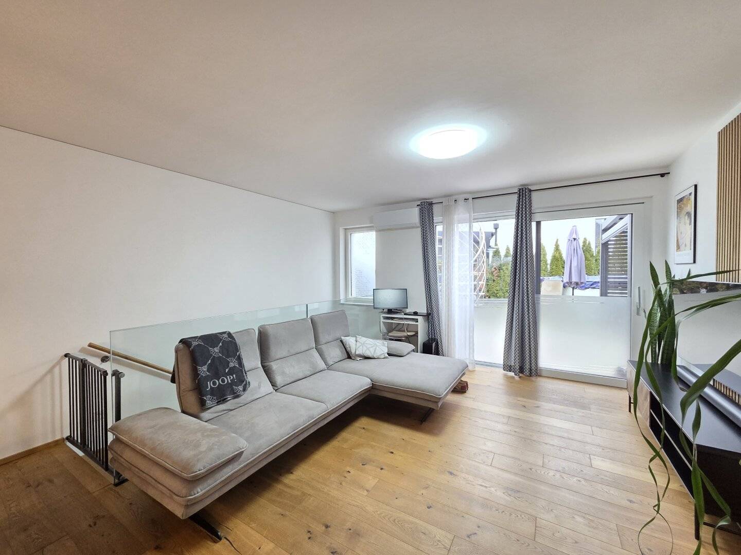 Wohnung mit Dachterrasse und eigenem Garten