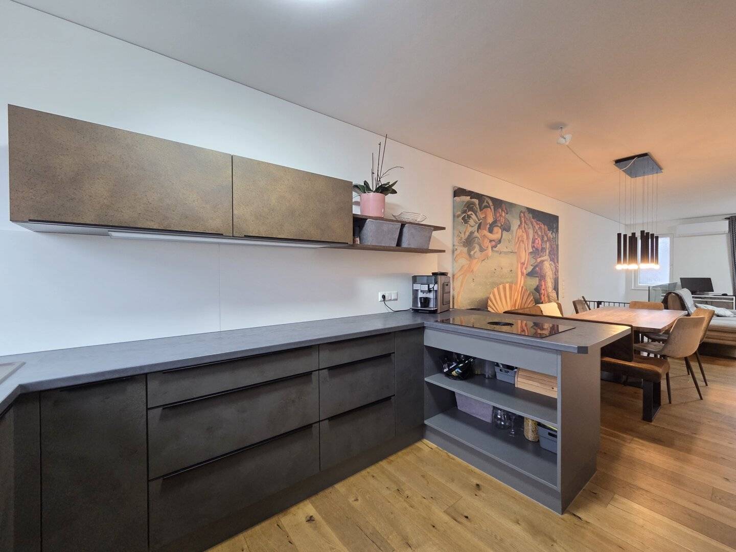 Wohnung mit Dachterrasse und eigenem Garten