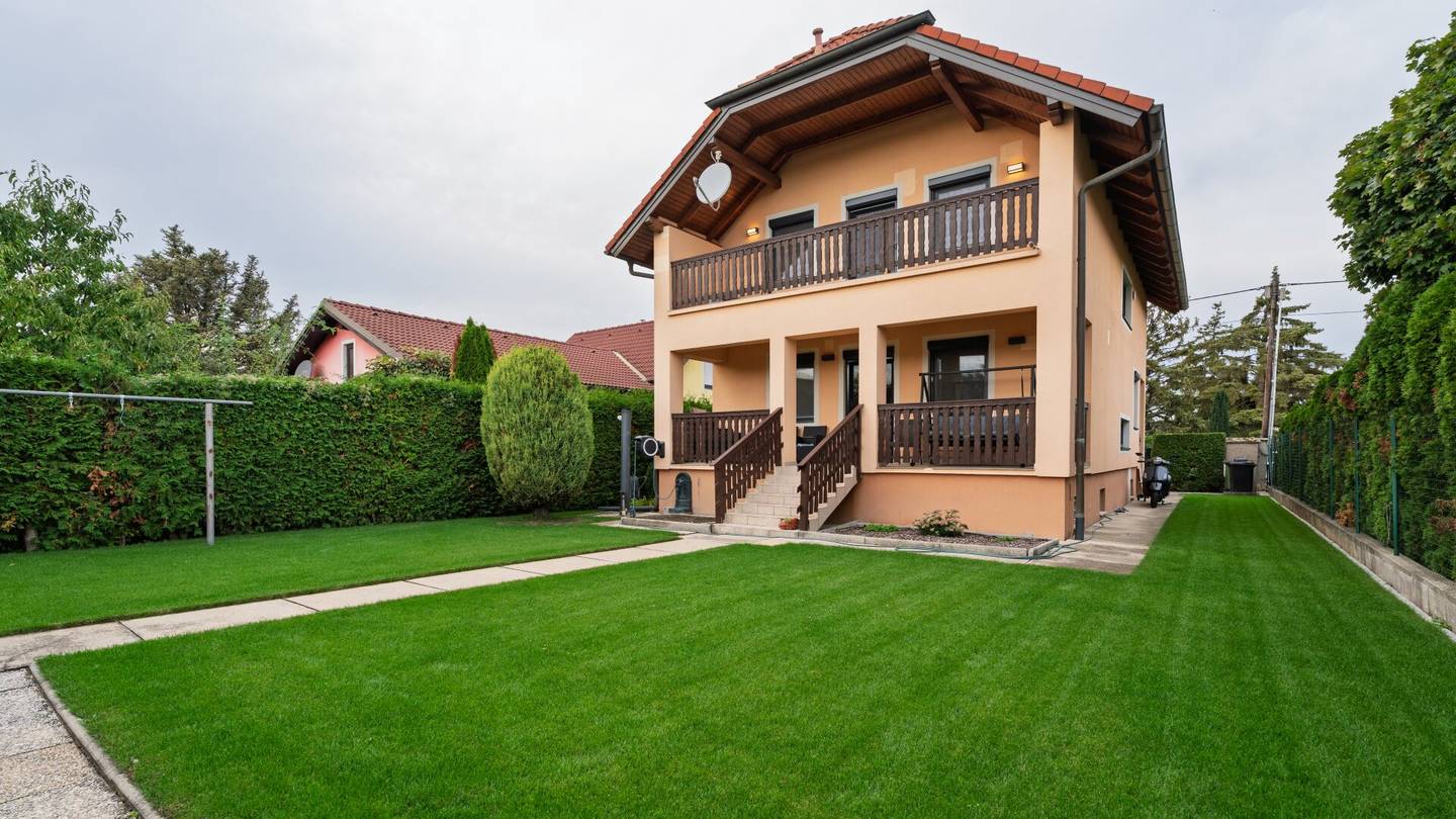 Neuwertiges Einfamilienhaus in Donaustadt mit Smarthome & Balkon