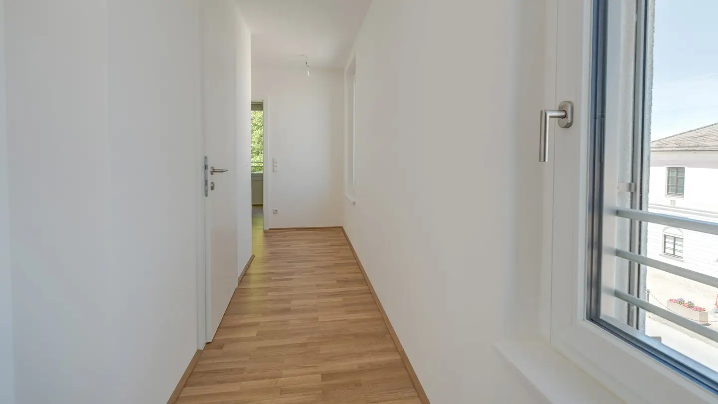 Neubau Wohnung Erstbezug mit Loggia nahe Bahnhof