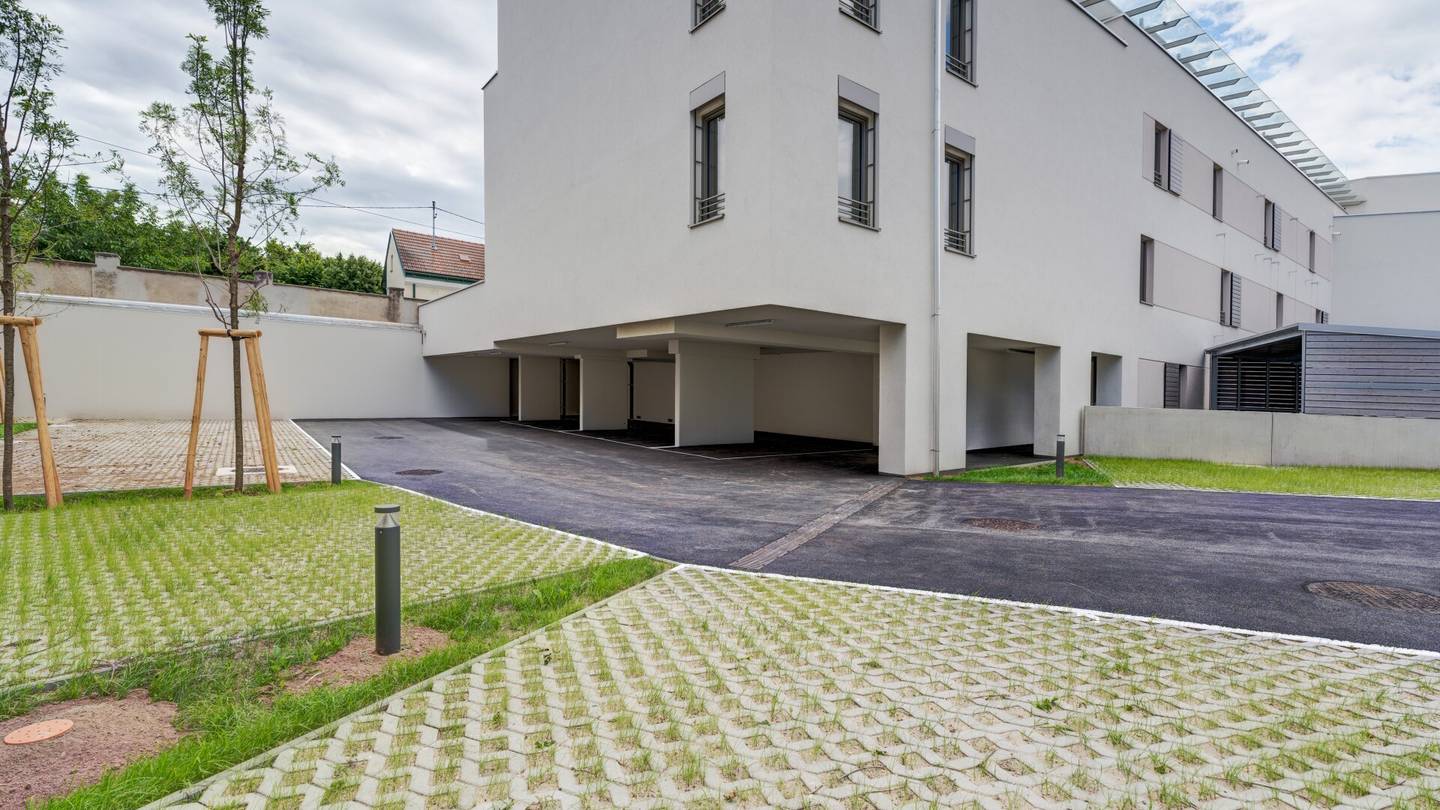 Parking spaces near the train station for rent
