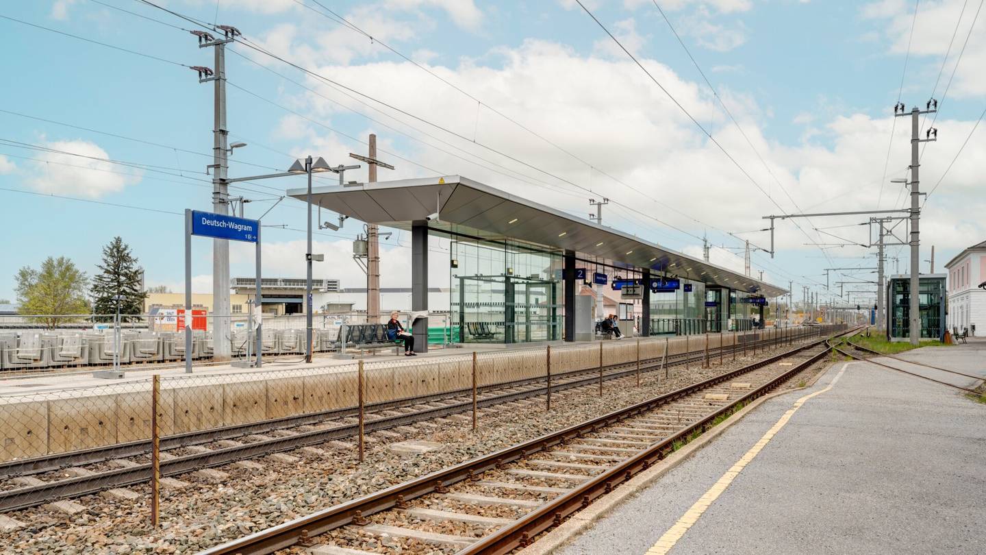 Parking spaces near the train station for rent