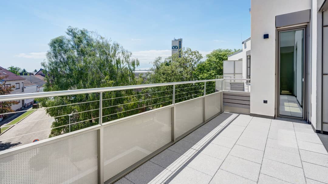 Dachgeschosswohnung Erstbezug Balkon Bahnhof