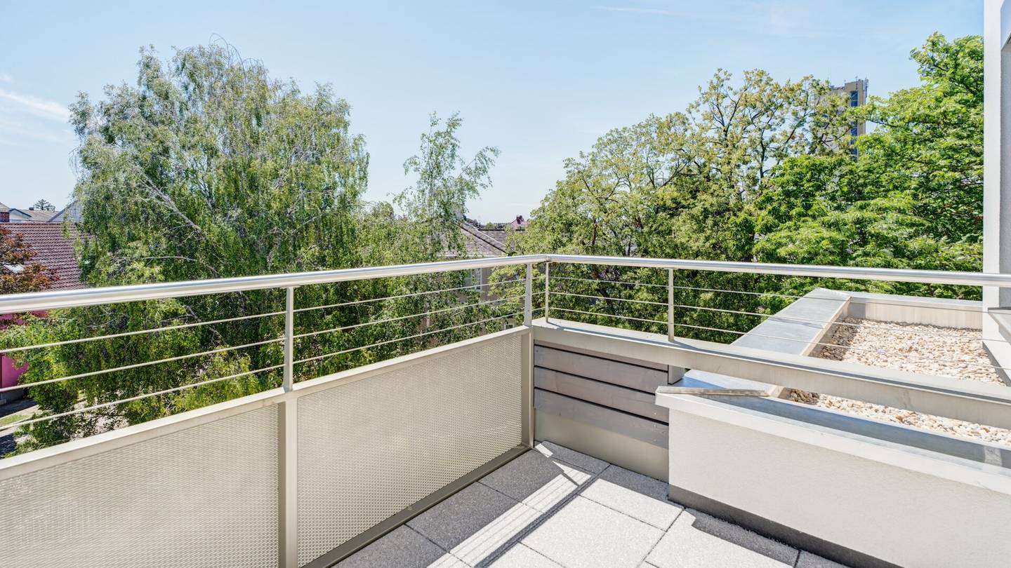Wohnung Erstbezug Loggia mit direktem Bahnhof