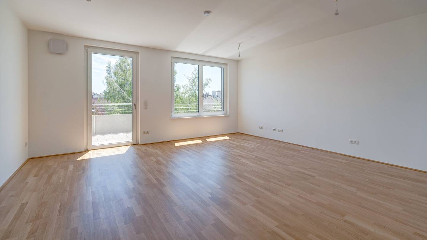 Wohnung Erstbezug Loggia mit direktem Bahnhof