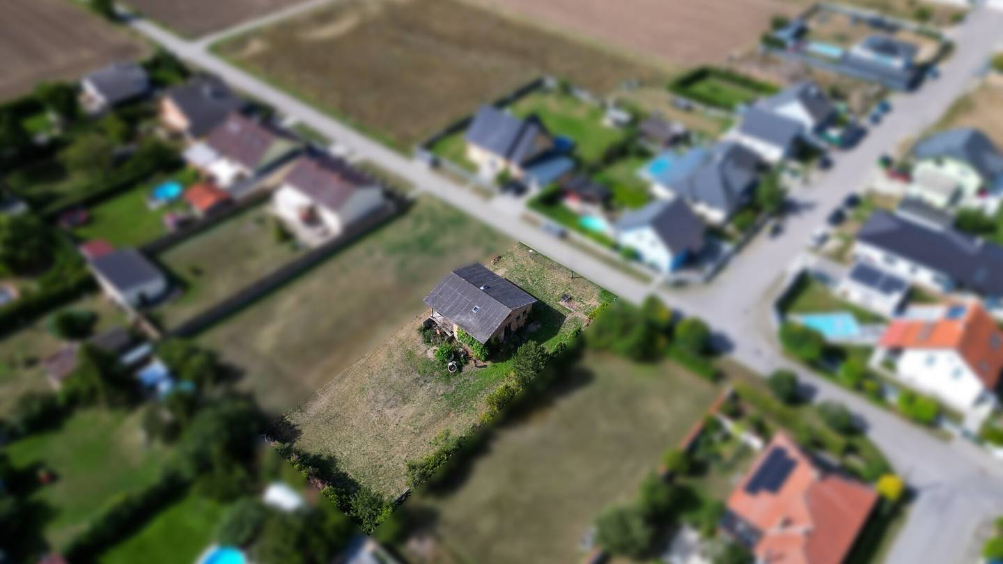 Lassen Sie Ihrer Phantasie freien Lauf: Rohbau mit Erweiterungspotential und großem Grundstück