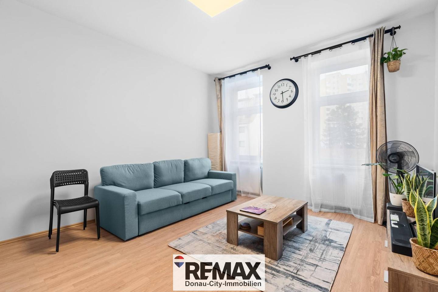 Apartment in an old building with a loggia near Kagraner Platz