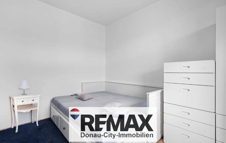 Apartment in an old building with a loggia near Kagraner Platz
