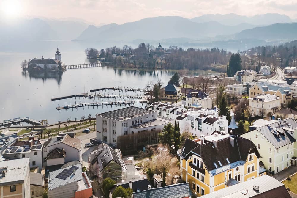 Drohnenaufnahme - traumhafter Blick auf den Traunsee