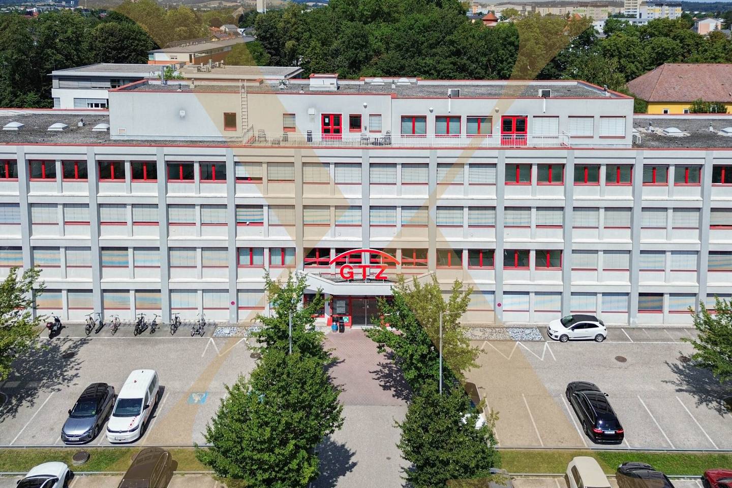 Spacious office space with ideal transport connections in the GTZ Wels for rent