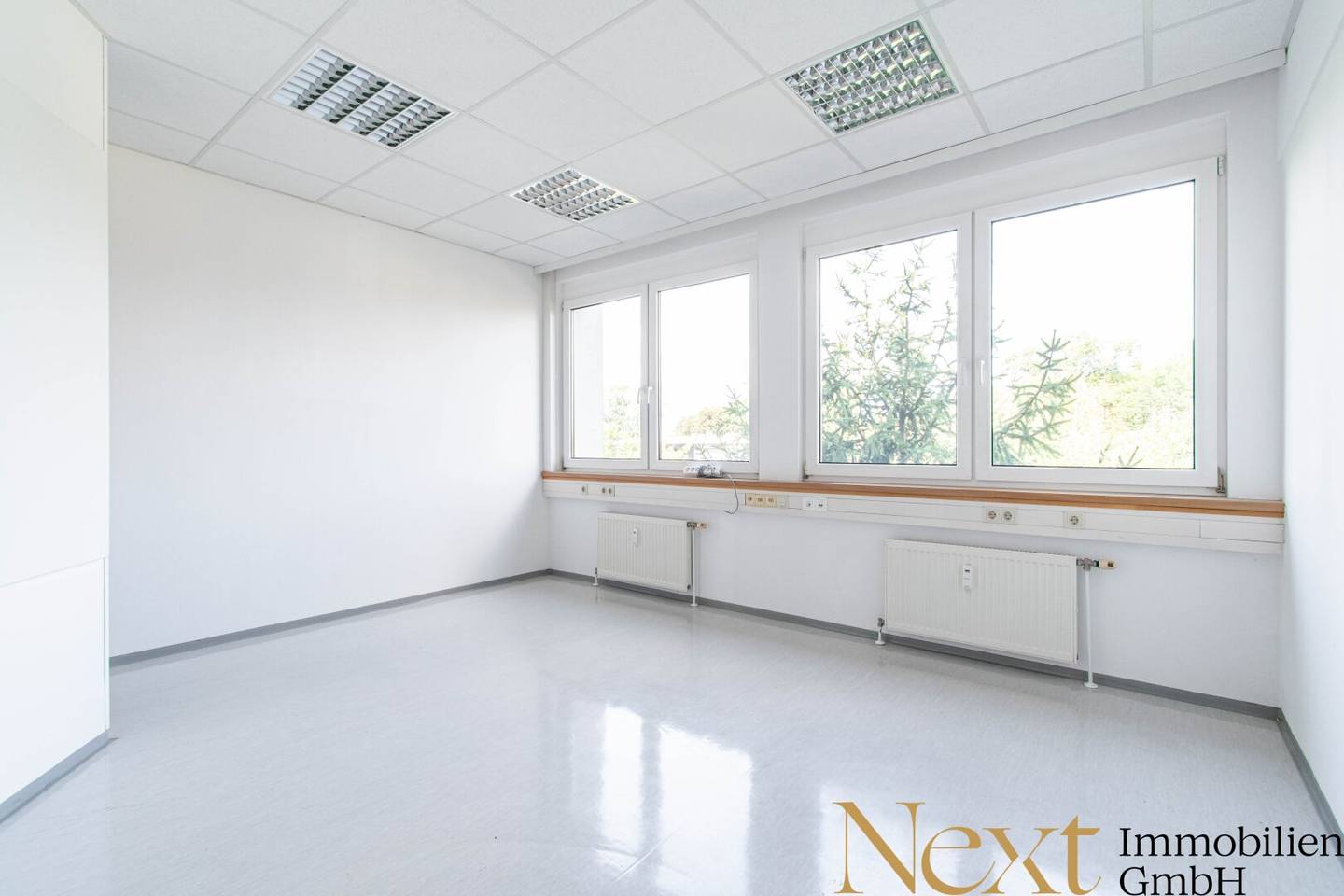 Spacious office space with ideal transport connections in the GTZ Wels for rent