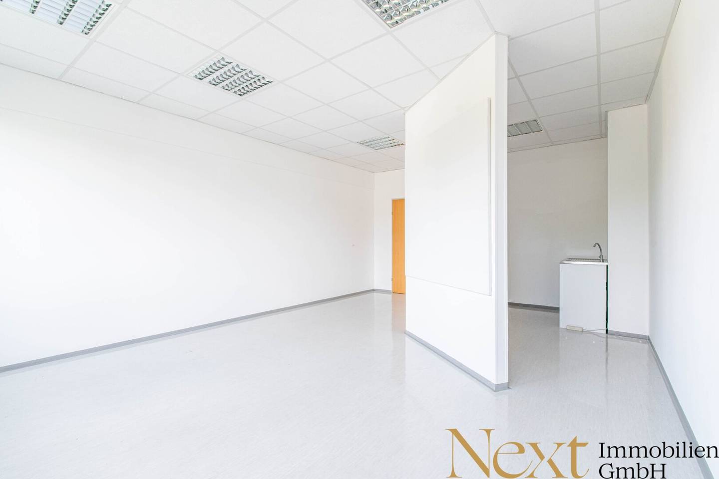 Spacious office space with ideal transport connections in the GTZ Wels for rent