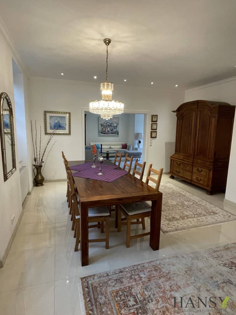 Completely renovated villa in Tribuswinkel: 5 rooms, garden, garage, terrace – your dream home!